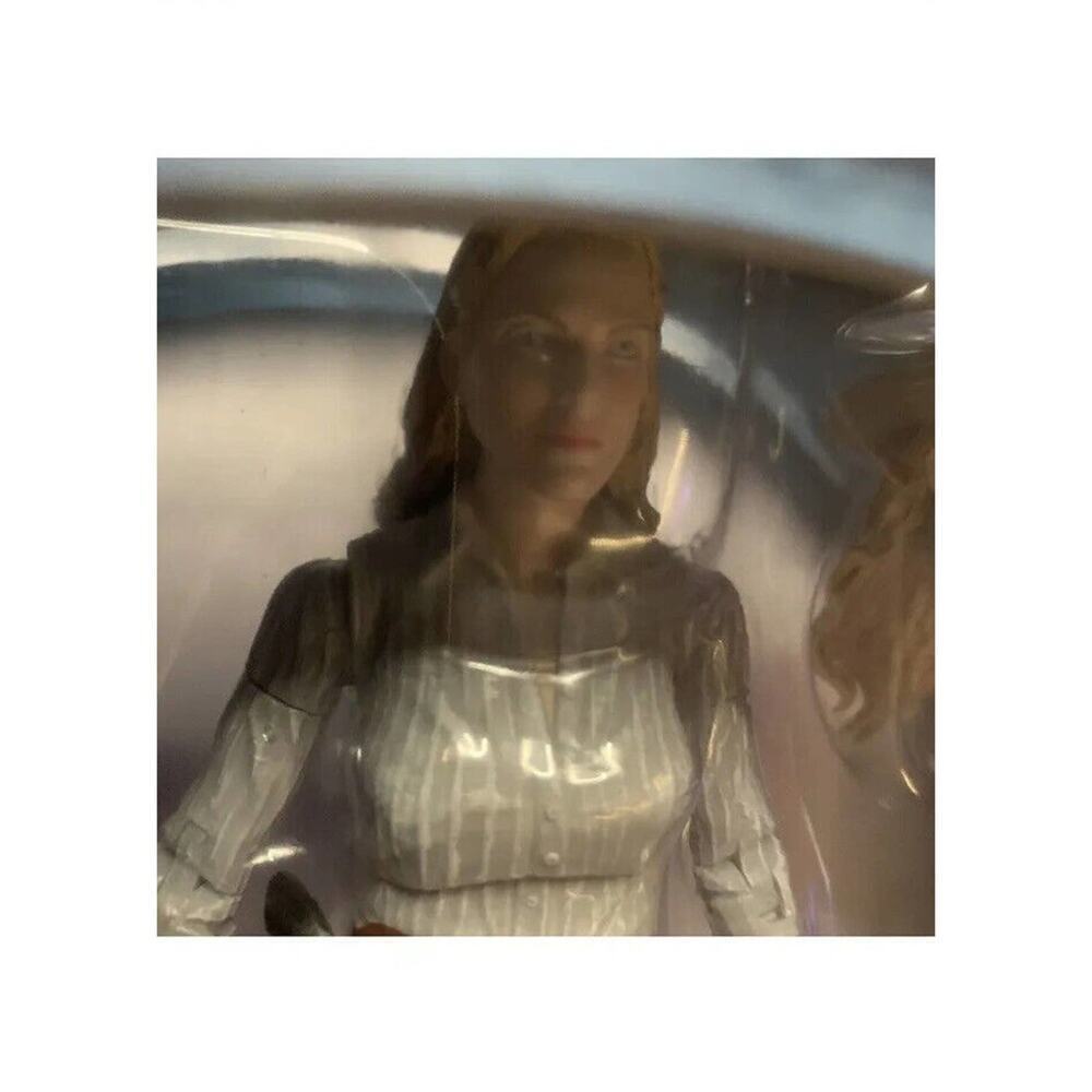Westworld: OUTLAW DOLORES ~Diamond Select Toys~Walgreens~NEW in Package - Picture 3 of 6